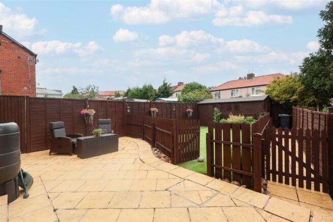 3 bed Terraced for sale Image 9