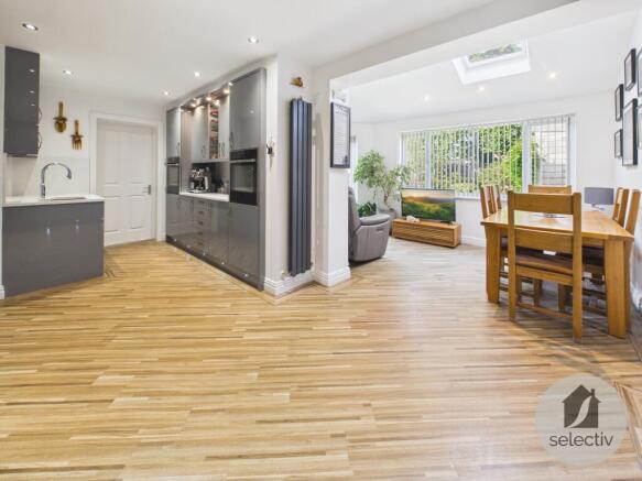 4 bed Semi-Detached for sale Image 5