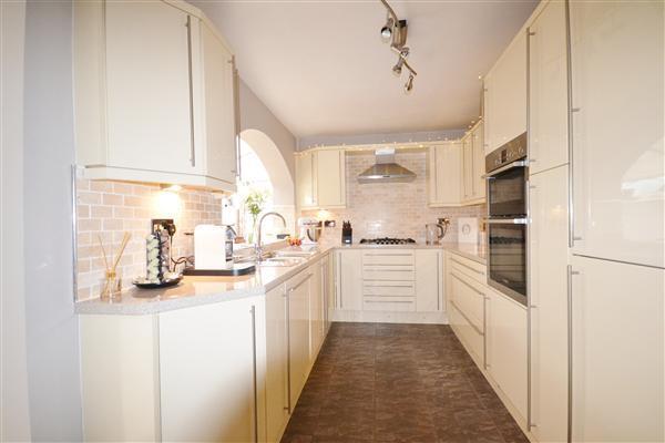 KITCHEN: