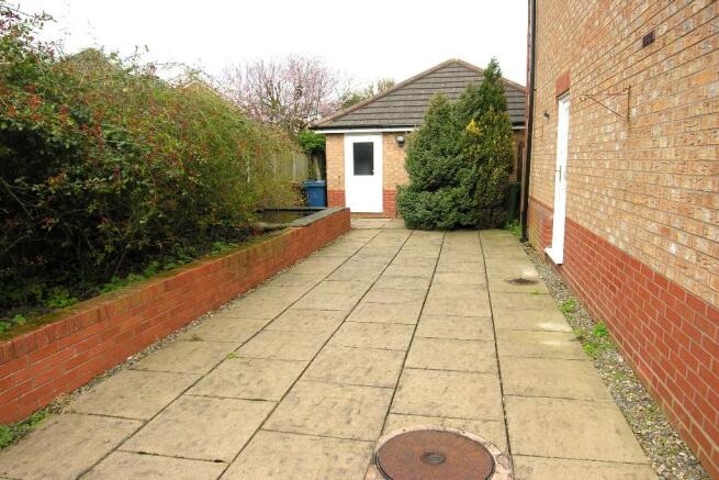SIDE PATIO