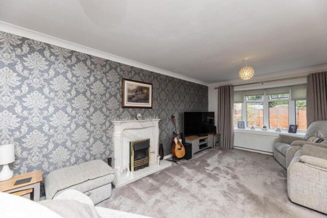 5 bed Detached for sale Image 11