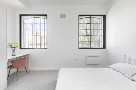 London Road, E13