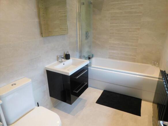 EN SUITE BATHROOM