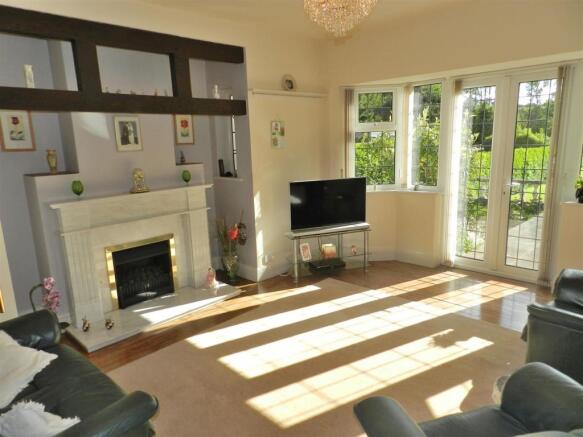 Lounge/Sitting Room