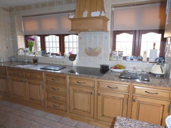 kitchen/b'fst room