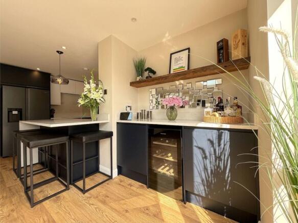 4 bed Semi-Detached Bungalow for sale Image 6