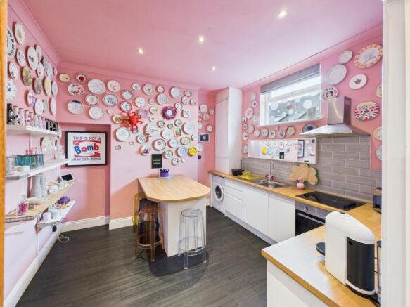 CAM04961G0-PR0033-STILL002