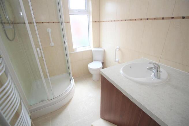 SHOWER ROOM.JPG