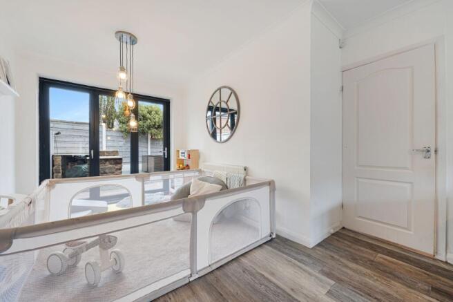 Lounge / Dining Area