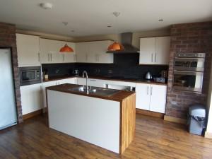 KITCHEN/DINING ROOM