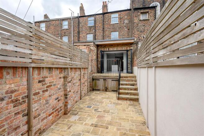 4 bed Town House for sale Image 9