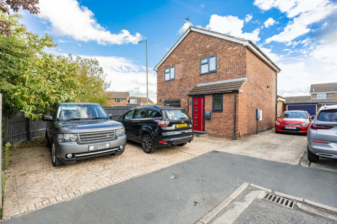 3-bed detached on Collett Way, Grove, OX12, £450,000