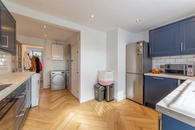 4 Tenby Close-14.jpg
