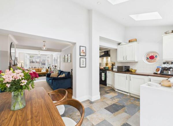 cam03830g0pr0251still016001