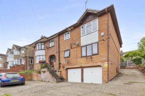 Whitelands Road, High Wycombe (999 Year Lease)