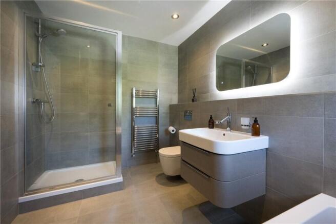 5 bed Detached for sale Image 12
