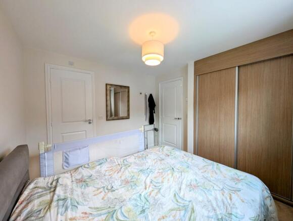 4 bed Terraced to rent Image 12