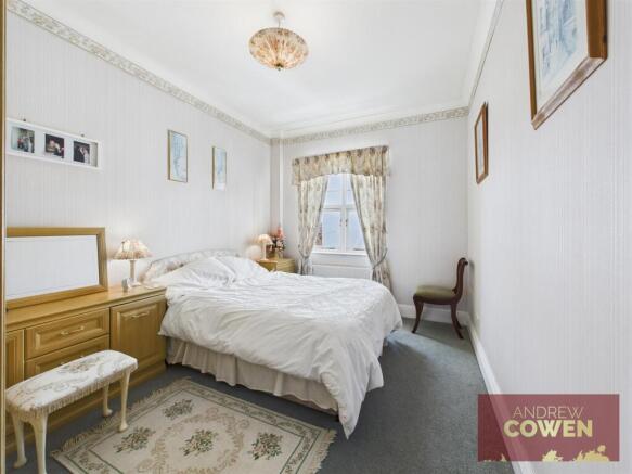 2 bed Flat for sale Image 7