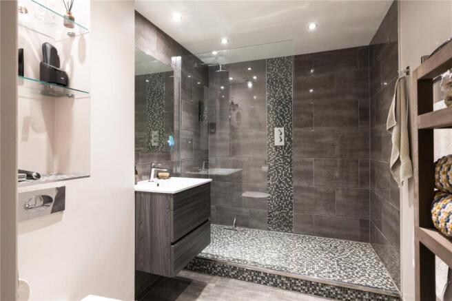 2 bed Apartment for sale Image 12