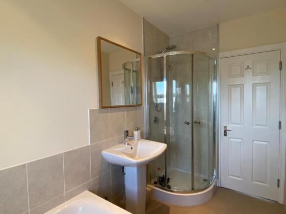 82 Wimmerfield bath1-1.jpg
