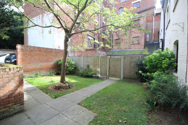 communal gardens  3Roger.jpg