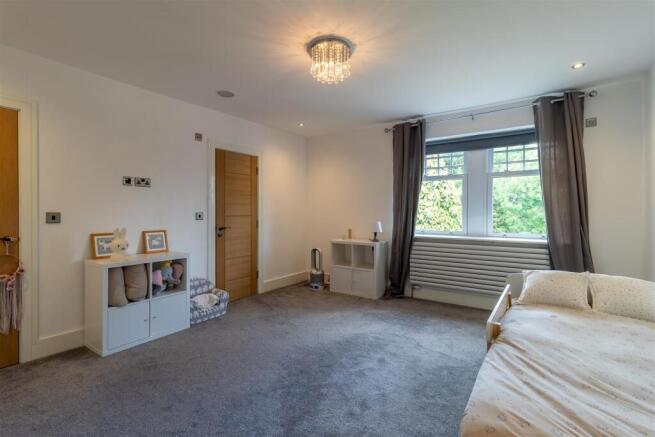 7 bed House to rent Image 11