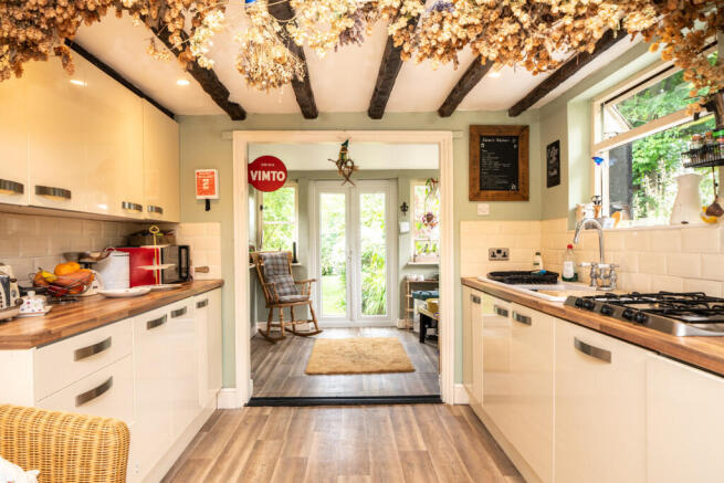 Kitchen (alt)