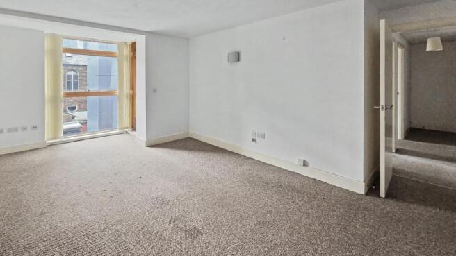 2 bed Apartment to rent Image 8