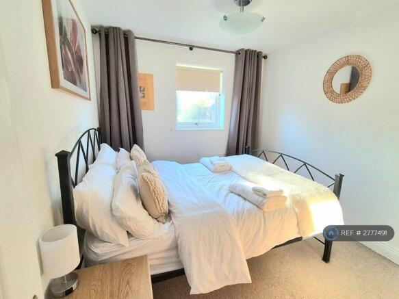 25 Swans Main Bedroom