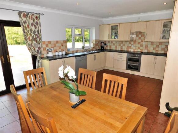 KITCHEN 1.JPG