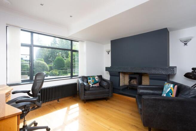 6 bed Detached for sale Image 5