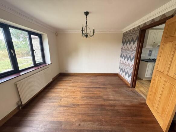 5 bed Detached to rent Image 4