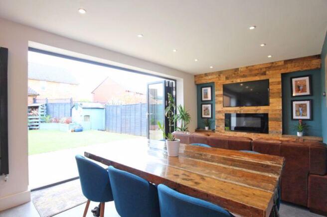Kitchen/Dining...