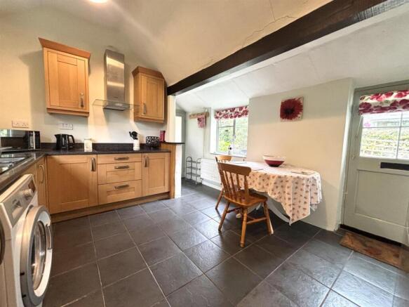Kitchen 2.jpg