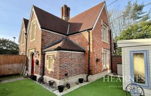 1, 130 Post Office Cottages, Ringwood Road, Ferndown BH22 9AW