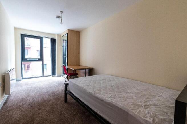 3 bed Flat to rent Image 9