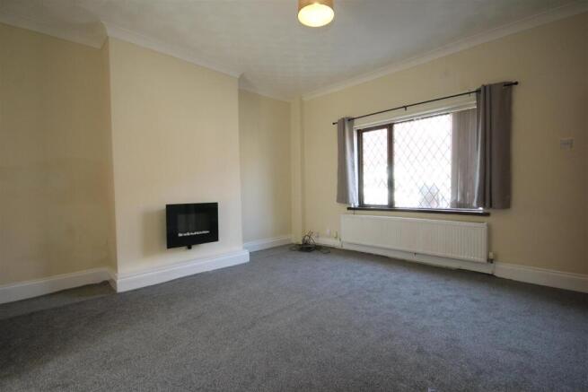 3 bed End of Terrace to rent Image 3