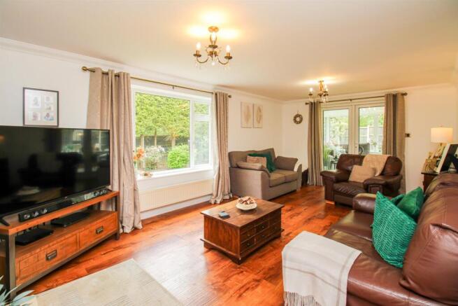 4 bed Detached for sale Image 9
