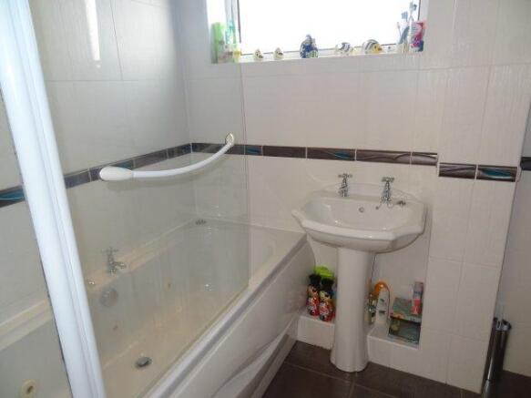 FAMILY BATHROOM