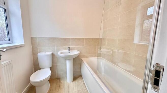 2 bed Terraced to rent Image 7