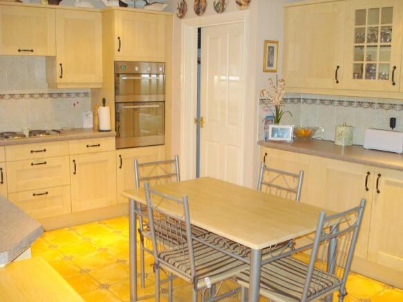 KITCHEN/BREAKFAST RM