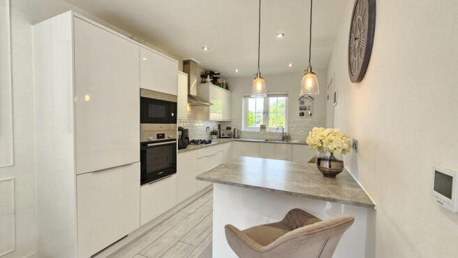 Addison Gardens, Newbury, RG14 2FR photo 4