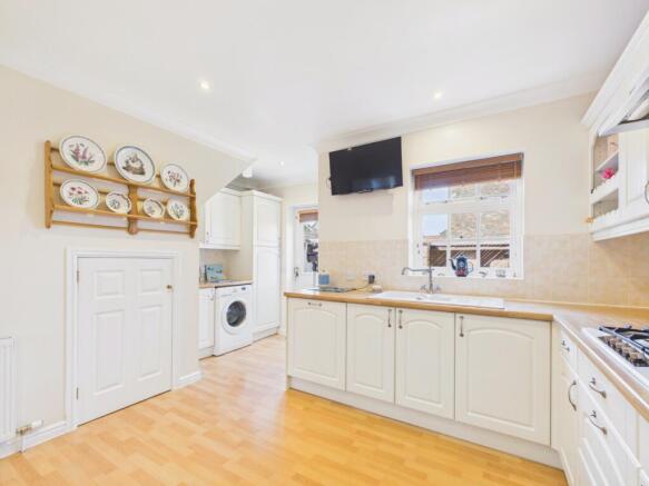 3 bed Town House for sale Image 7