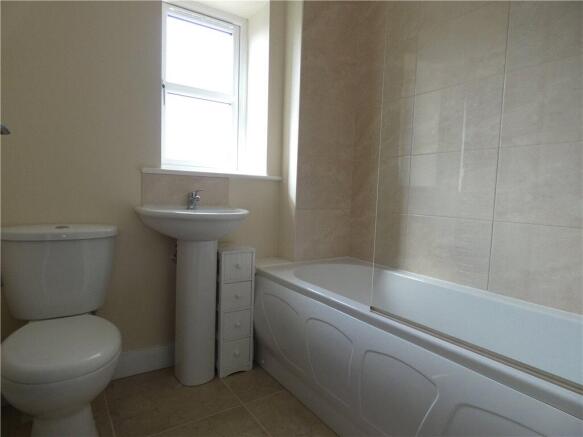 3 bed House to rent Image 4
