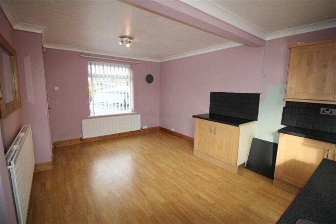 KITCHEN/DINING ROOM
