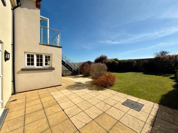 Rear Patio.JPG