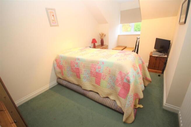 bedroom 3.JPG