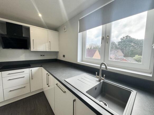 2 bed Flat to rent Image 5
