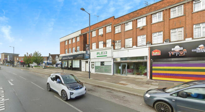 One Bedroom 1st Floor Flat Above A Shop