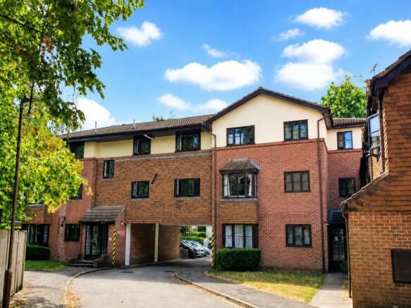 Stylish two bedroom, top floor apartment in centr
